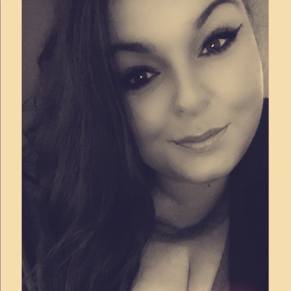 Meet your Posher, Brittney - Picture 2 of 2